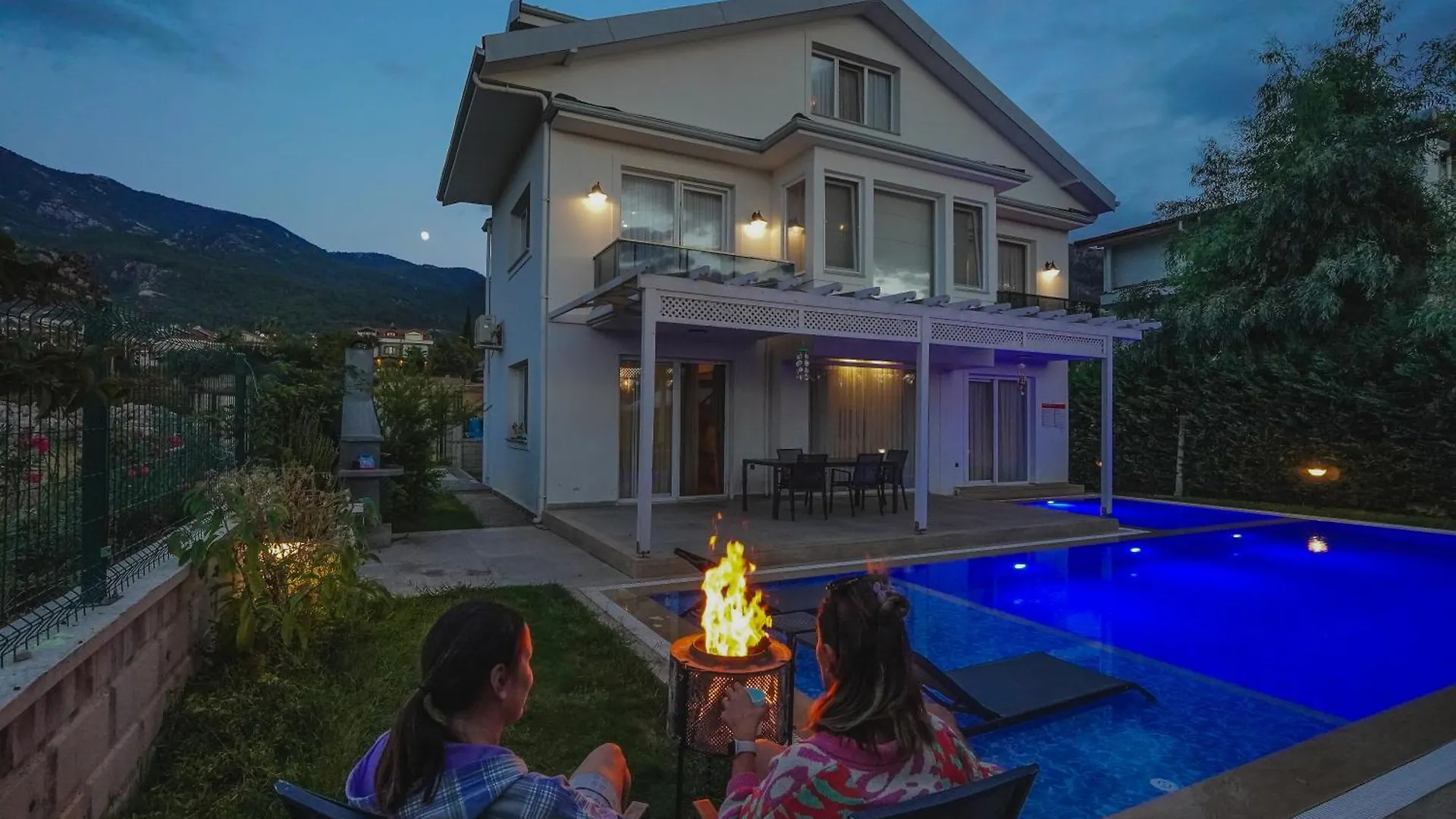 Villa Pelit - 4 Yatak Odali Saunali Havuzlu Villa Fethiye