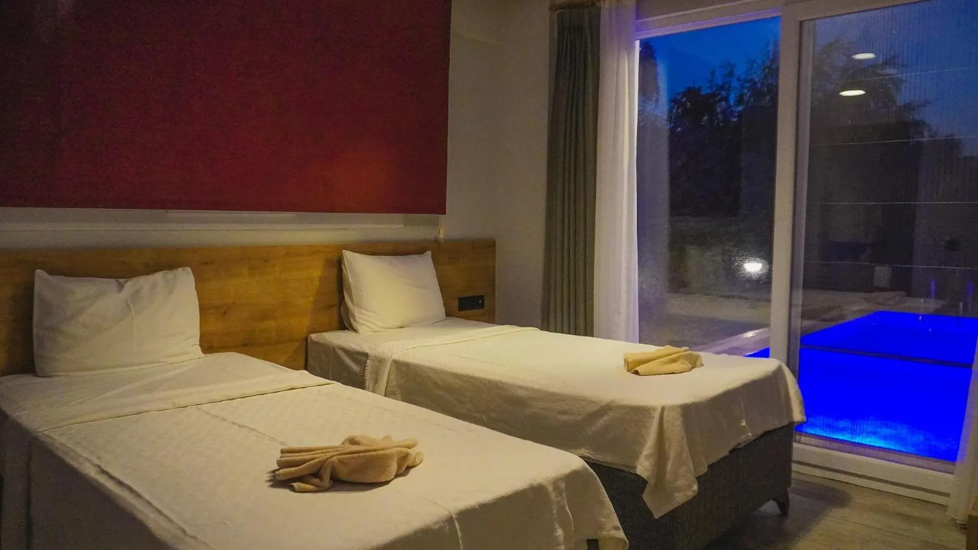 Villa Pelit - 4 Yatak Odali Saunali Havuzlu Villa Fethiye